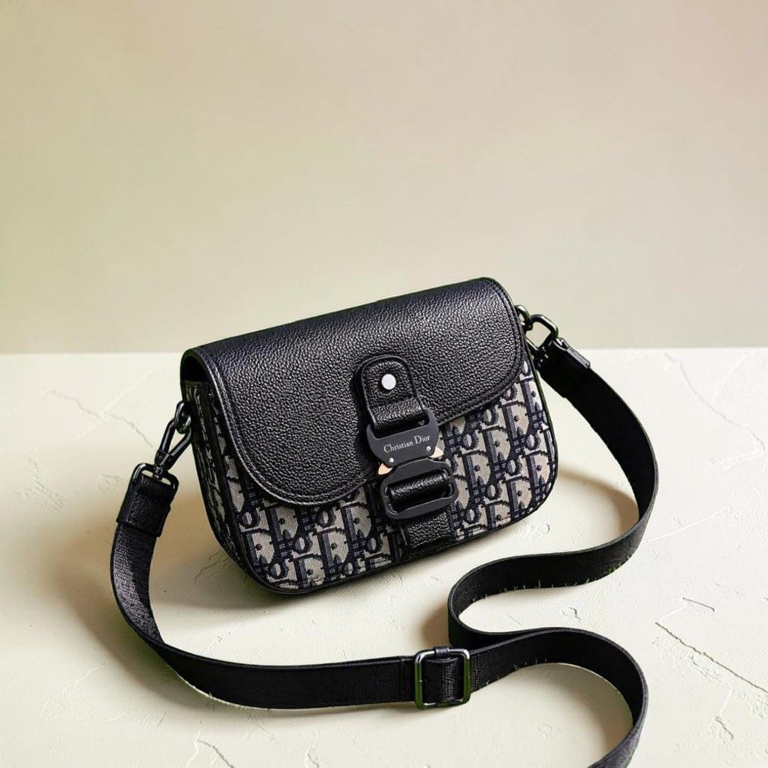 CHRISTIAN DIOR BAG (Category: Luxury Bags & Wallets) located in Manila. Submitted by thrift2something (Listing ID 1444840380, Image 1). Description: .