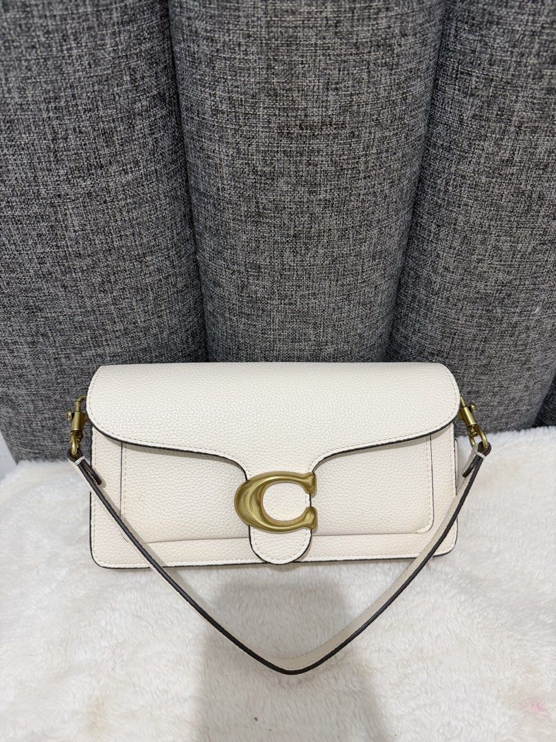 Coach tabby 26 (Category: Luxury Bags & Wallets) located in Las Pinas. Submitted by yhn_boutique (Listing ID 1444741138, Image 1). Description: Like new Actual pic posted Rfs: Nalalakihan ako sa 26 .