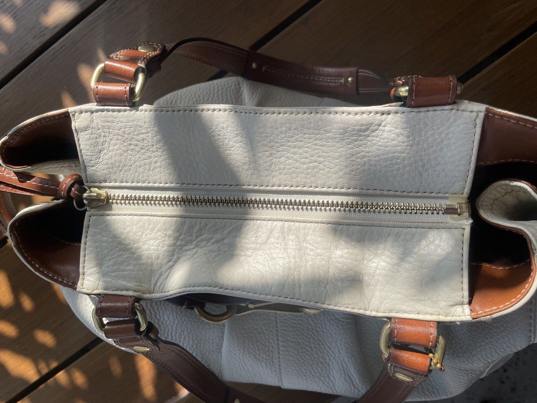 Coach Tote Bag (Category: Luxury Bags & Wallets) located in Caloocan City. Submitted by lynchua4 (Listing ID 1444699505, Image 3). Description: Same-day delivery within Metro Manila LBC nationwide Payment- Gotyme/Maribank/Gcash.