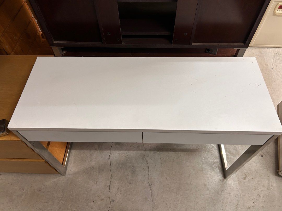 Console Table (Category: Tables & Sets) located in Alor Gajah. Submitted by shah_sgfurniture (Listing ID 1444720534, Image 3). Description: Stainless Steel Stand.