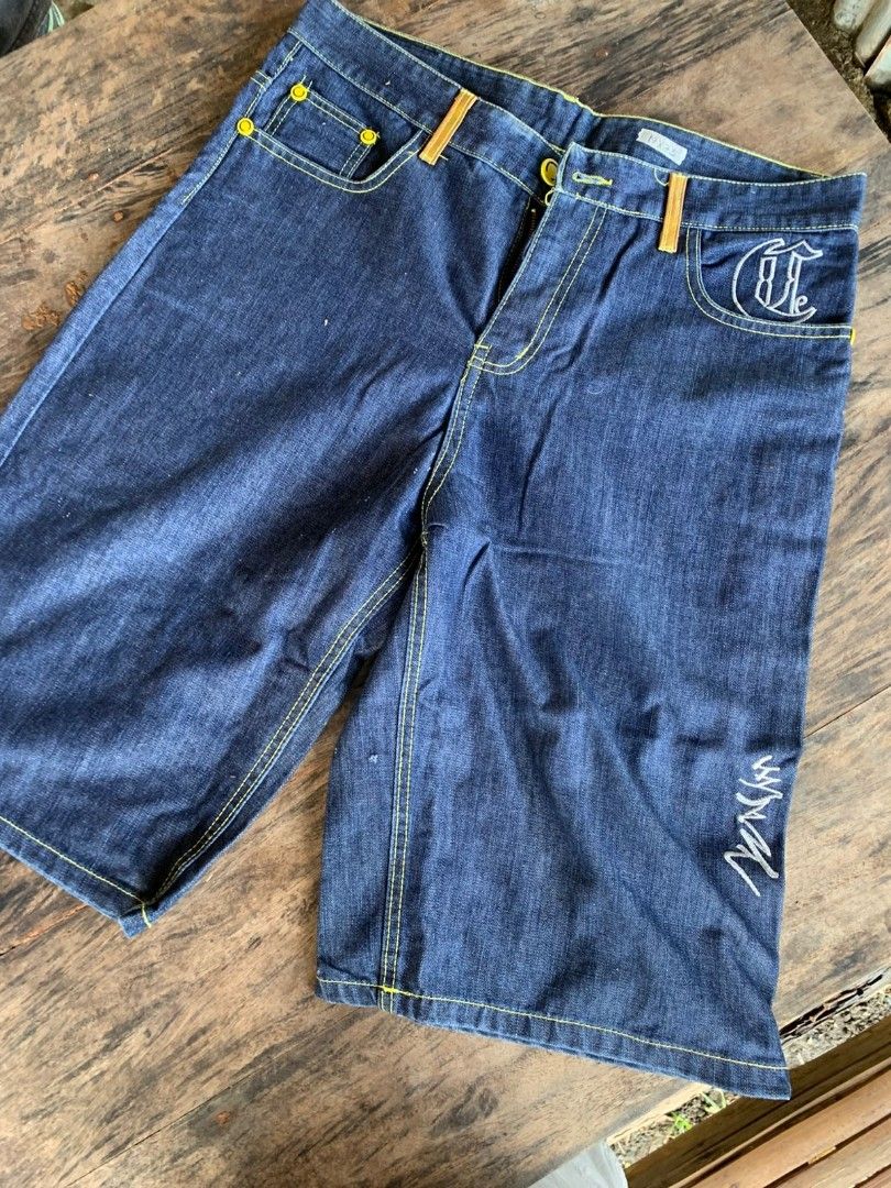 Coogi (Category: Shorts) located in Alaminos. Submitted by weezysecondsoul (Listing ID 1444825780, Image 3). Description: .