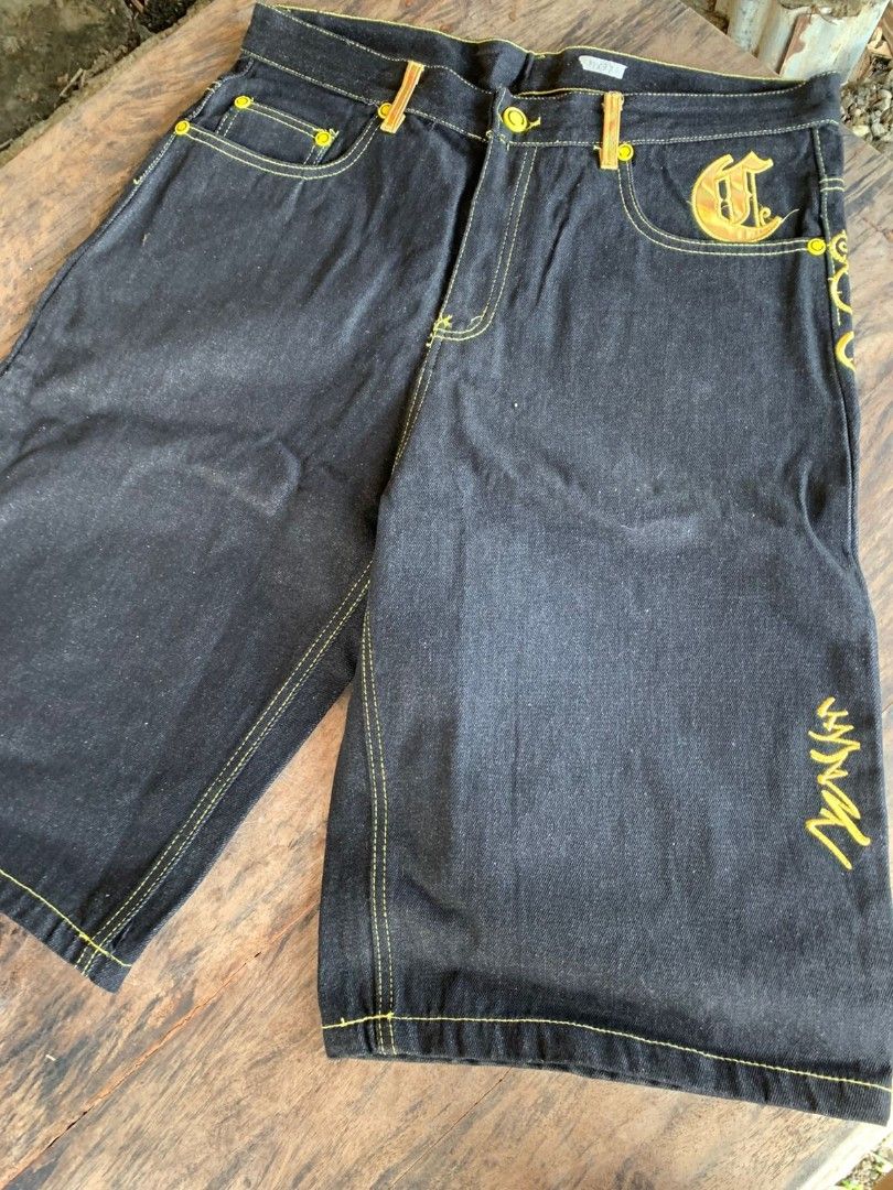 Coogi jorts (Category: Shorts) located in Alaminos. Submitted by weezysecondsoul (Listing ID 1444826108, Image 2). Description: .