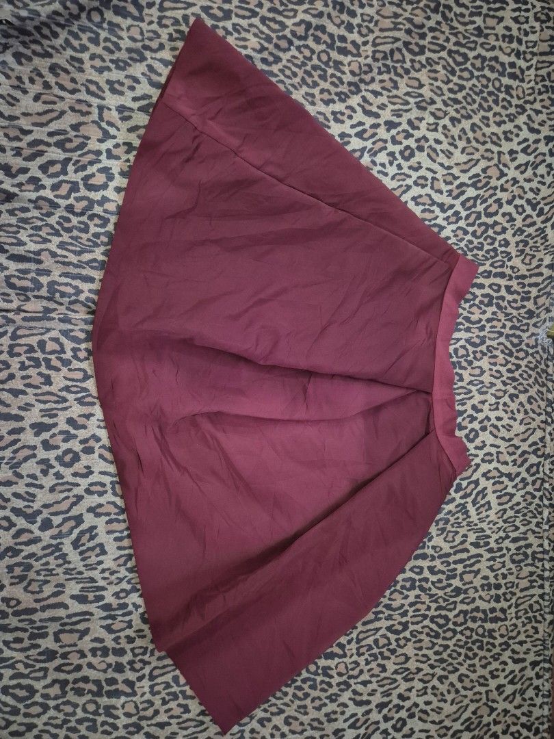 COS Maroon Pleated Midi Skirt (Category: Skirts) located in Valencia. Submitted by declutterainnn (Listing ID 1444815241, Image 2). Description: - Chic maroon midi skirt - Flattering high-waisted design - Elegant pleats for added flair - Estimated size: Medium - Perfect for dressing up or down - Effortlessly pairs with various tops.