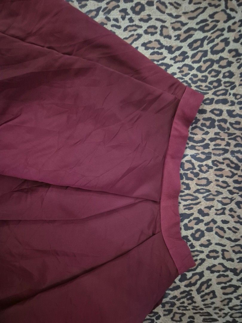 COS Maroon Pleated Midi Skirt (Category: Skirts) located in Valencia. Submitted by declutterainnn (Listing ID 1444815241, Image 1). Description: - Chic maroon midi skirt - Flattering high-waisted design - Elegant pleats for added flair - Estimated size: Medium - Perfect for dressing up or down - Effortlessly pairs with various tops.