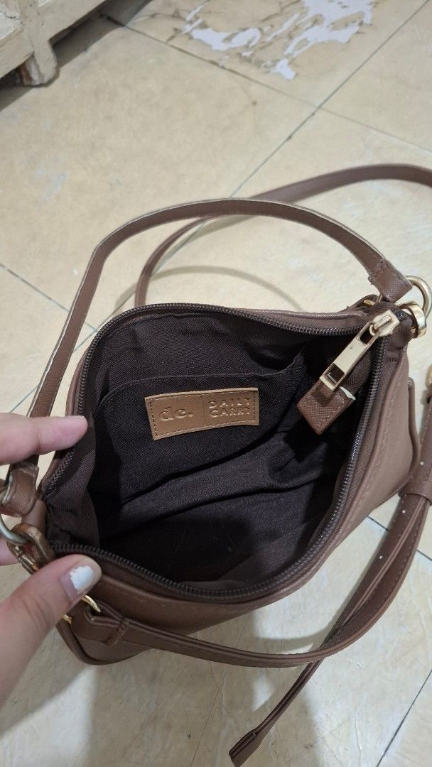 Daily Carry Cocoa Sling & Shoulder Bag (Category: Cross-body Bags) located in Balanga. Submitted by 4ralollipop (Listing ID 1444691324, Image 3). Description: DAILY CARRY COCOA SLING BAG - Only for 300 pesos - Like new condition, no issue - Bag length 5" width 9" height 5". Bag strap 20-24" Cash, Meetup SSS Balanga malapit sa provincial. PM if interested..
