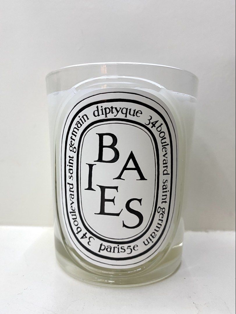 Diptyque Baies Scented Candle 190g (Category: Home Fragrance) located in Mexico. Submitted by happymoby (Listing ID 1444762398, Image 1). Description: note: no original box The DIPTYQUE Baies (Berries) Candle speaks of harmony - a coming together of flower and fruit. Product details 190G Suitable for small and medium-sized rooms Fragrance gradually released and persistent (optimal after around 20 minutes). There is no limit on the size of the spa