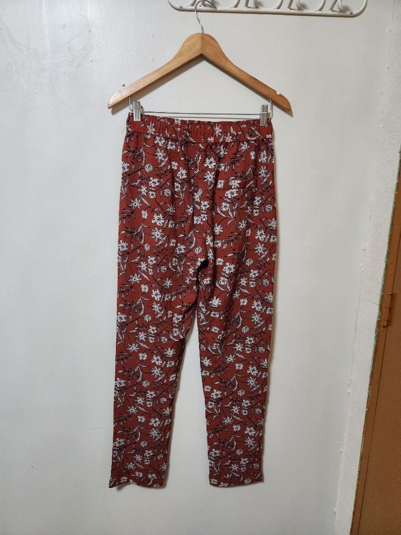 Floral gartered pants med to Large (Category: Other Bottoms) located in Marikina City. Submitted by KanamiFinds (Listing ID 1444821656, Image 2). Description: waist: 28 to 40 inches length: 40 inches from the waist with pockets.