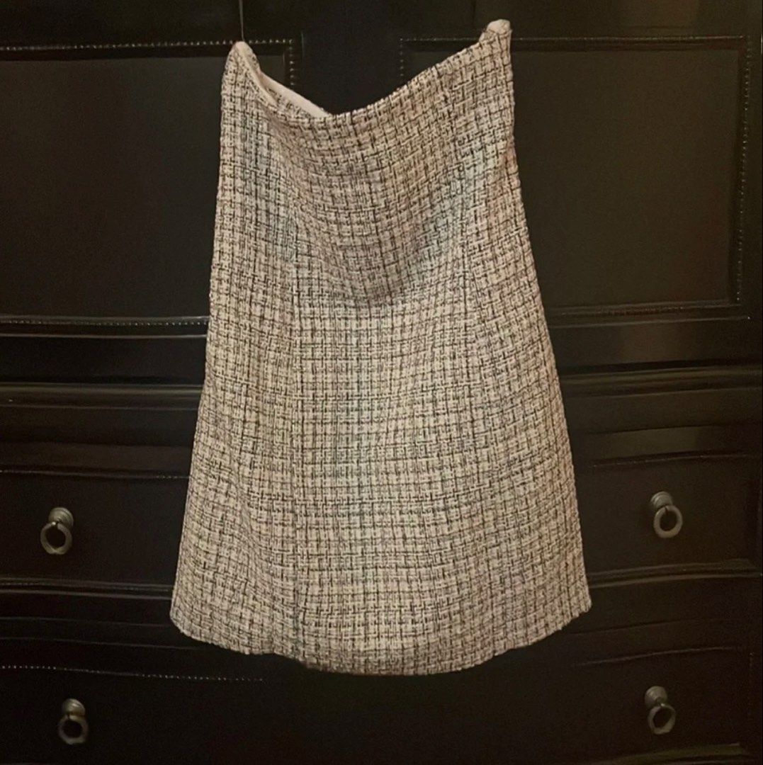 Forever 21 Tweed Strapless Mini Dress (Category: Dresses) located in Manila. Submitted by eunicemarzan (Listing ID 1444830048, Image 2). Description: Size: Medium (fits 30-31 waist) - Black and white checkered tweed fabric - Fitted bodice - Versatile: dress up or down - Perfect for nights out or special occasions.