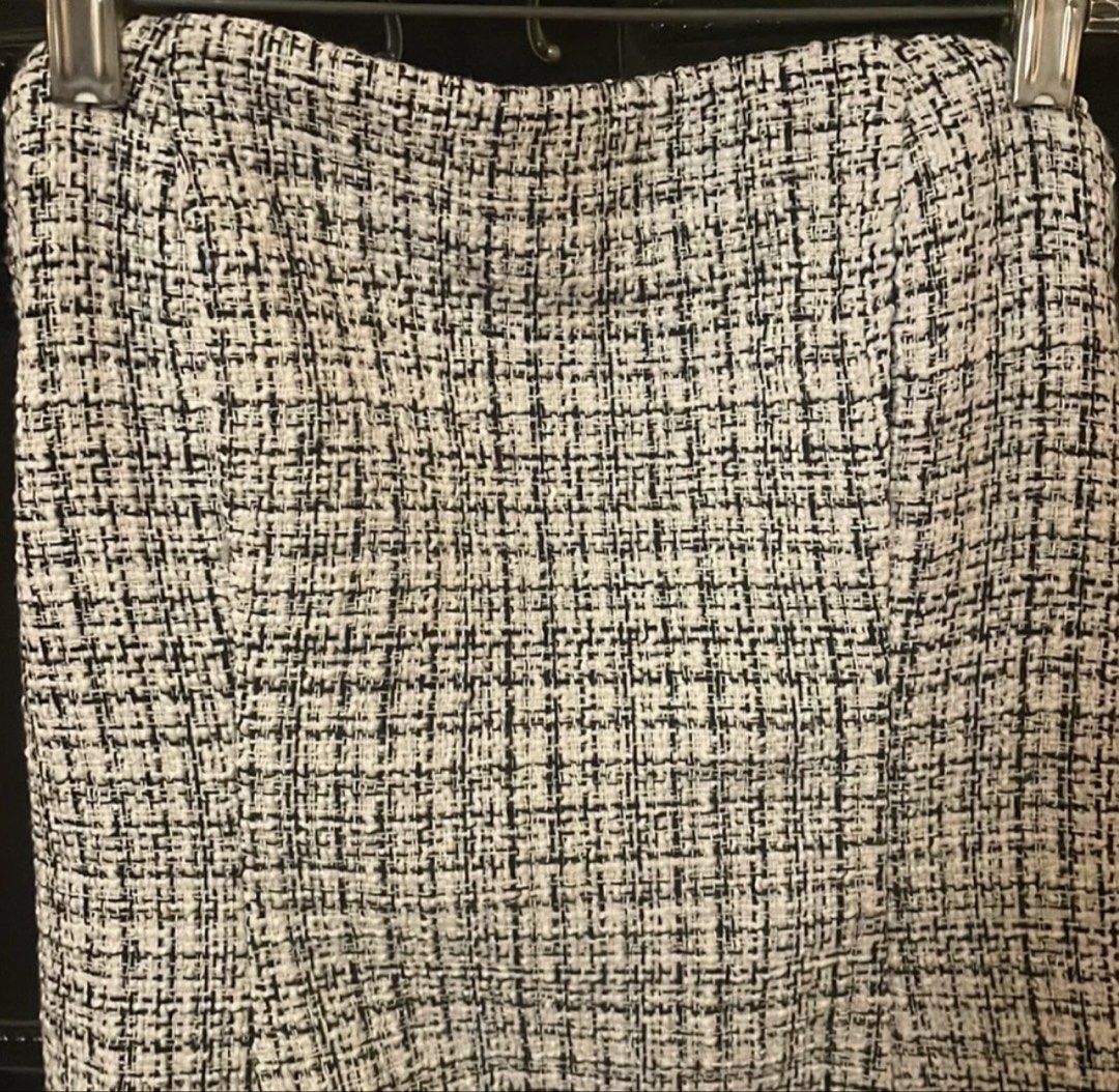 Forever 21 Tweed Strapless Mini Dress (Category: Dresses) located in Manila. Submitted by eunicemarzan (Listing ID 1444830048, Image 3). Description: Size: Medium (fits 30-31 waist) - Black and white checkered tweed fabric - Fitted bodice - Versatile: dress up or down - Perfect for nights out or special occasions.