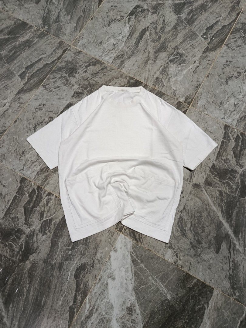 Gu double pocket patch tshirt (Category: Tshirts & Polo Shirts ) located in Prosperidad. Submitted by basicdept07 (Listing ID 1444236220, Image 1). Description: GU double pocket patch tshirt Mine: 🏷️249 + sf Dimes: 20.5 width/25 length Complete tags Color rate and condition: 9.5/10 Need wash only Kindly dm if interested 📥.