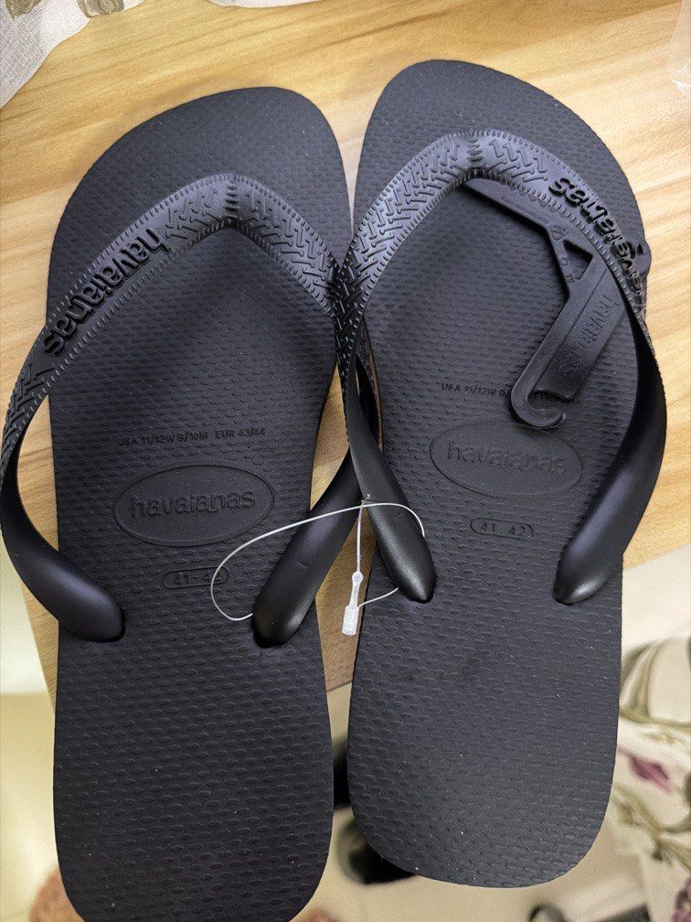 Havaianas Black Flip-Flops (Category: Flipflops and Slides) located in Singapore. Submitted by icedicemilo (Listing ID 1436141985, Image 2). Description: - Classic black Havaianas flip-flops (Size 41/42) - Ideal for everyday wear and beach trips - Comfortable and durable design - A timeless summer essential.