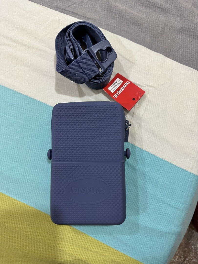 Havaianas Blue Crossbody Bag with Strap (Category: Cross-body Bags) located in Singapore. Submitted by bravedeer.721f80 (Listing ID 1444751450, Image 2). Description: - Blue Havaianas crossbody bag - Features prominent Havaianas logo on the front - Adjustable strap with printed Havaianas branding - Secure zipper closure - Ideal size for phone and small essentials - Perfect for on-the-go convenience.