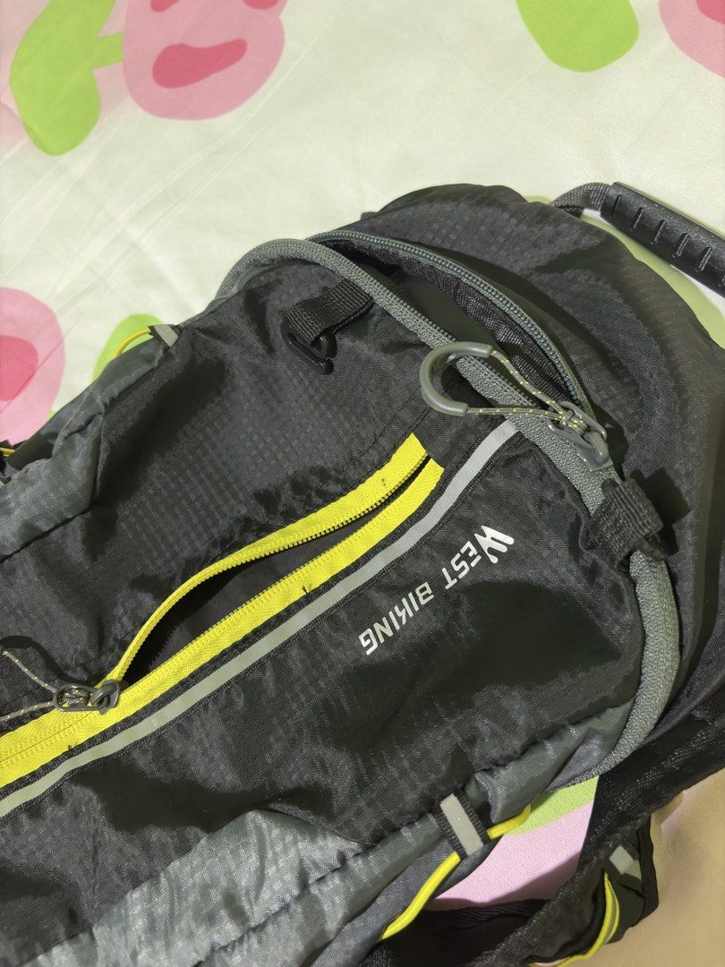 Hiking bag (Category: Hiking & Camping) located in Los Banos. Submitted by hikerxxdesigner (Listing ID 1444818689, Image 3). Description: •good for day hikes! •Can store up to 2L water bladder •all zips are working NO ISSUE ✨ Condition - 8/10 ✨ rfs: I no longer use water bladders and I prefer a different style, I don’t need this bag :) .