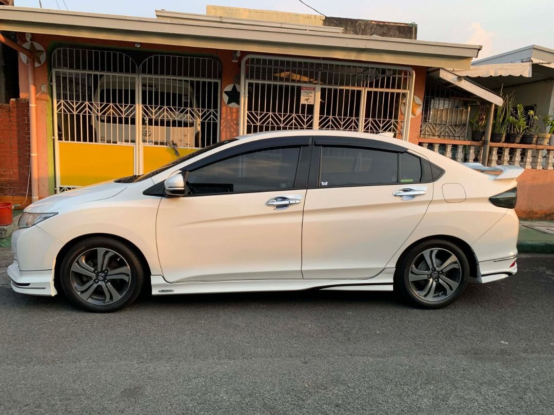 Honda City 1.5-VTEC VX+ NAVI Auto (Category: Used Cars) located in Quezon City. Submitted by gggmmae (Listing ID 1444791559, Image 2). Description: >67,000 km mileage >Color: WHITE >All original paint >VX+ Navi = Paddle shifters, built-in navigation, all digital controls >Orig leather seats, wheel mags, & back to orig new Bridgestone tires >2nd owner (24,732 km mileage from 1st owner when acquired Feb 2019) >Updated reg >Amaron battery/retained o