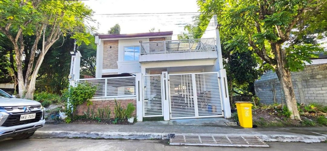 House and lot (Category: House & Lot) located in Manila. Submitted by aragonesja90396 (Listing ID 1444705684, Image 1). Description: PASALO!! ‼️CASH OUT 2.7M‼️ La Hacienda Teresa, Rizal 88 sqm 3 Bedrooms 1 Master's bedroom with own toilet & bath with built-in cabinets in each room Living room Dining room Car Garage Balcony Pocket Garden 2 T&B with CCTVs inside gated and secured subdivision 2 mins away sa Hospital and Schools. CASH OUT 2.7M then i