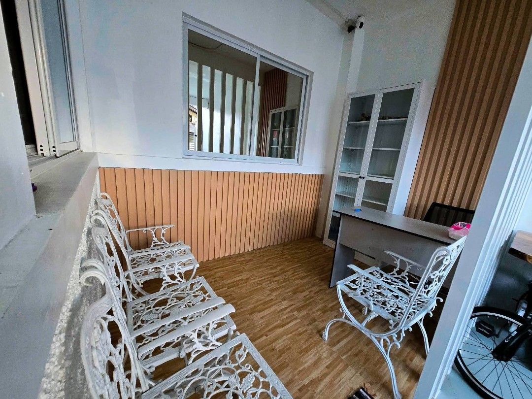 House and lot (Category: House & Lot) located in Manila. Submitted by aragonesja90396 (Listing ID 1444705684, Image 2). Description: PASALO!! ‼️CASH OUT 2.7M‼️ La Hacienda Teresa, Rizal 88 sqm 3 Bedrooms 1 Master's bedroom with own toilet & bath with built-in cabinets in each room Living room Dining room Car Garage Balcony Pocket Garden 2 T&B with CCTVs inside gated and secured subdivision 2 mins away sa Hospital and Schools. CASH OUT 2.7M then i