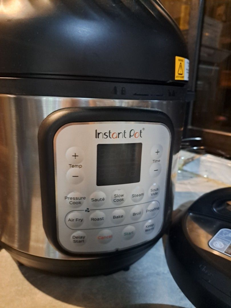 Instant pot (Category: Cookware & Accessories) located in Quezon City. Submitted by sbvdmanaog (Listing ID 1444707249, Image 1). Description: 110 volts from usa..