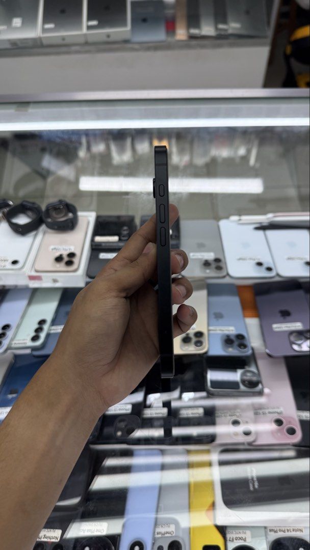 iPhone 16e 128gb FU 100% batt 60 cc with same serial box NTC Approved (Category: iPhone 16 Series) located in Manila. Submitted by carimgadgets (Listing ID 1444790481, Image 3). Description: Black lines are due to lighting, this device has no issue .