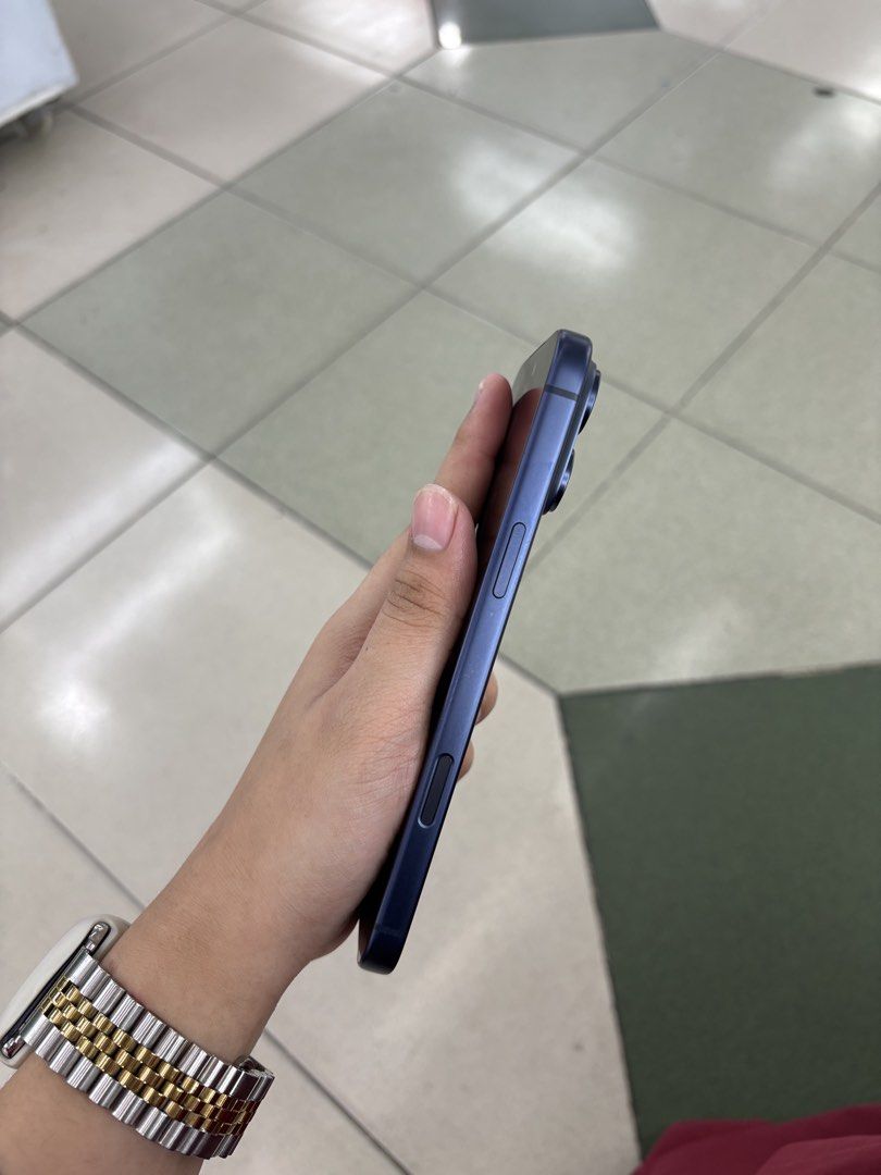iPhone 17 Pro Max 256GB Factory Unlock No Issue Secondhand (Category: iPhone 17 Series) located in Pasig City. Submitted by FarAndRayShop (Listing ID 1444771261, Image 2). Description: OPEN FOR SWAP/SELLING/BUYING (RFS: Buy and Sell) Price: 72,499 iPhone 17 Pro Max 256GB •FACTORY UNLOCK •NO HIDDEN ISSUES •TEST TO SAWA •Authentic Phone Physical store in Greenhills Shopping Center XD-07 Stall Number Look For Rayray Or Anika NO CASH INSTALLMENT We a