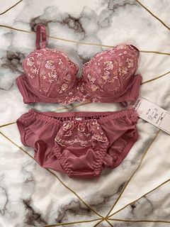 (Category: ) located in . Submitted by soamazingandcool (Listing ID 1444706589, Image 1). Description: .