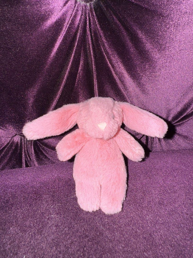 Jellycat Bashful Pink Bunny Bag Charm (Category: Charms) located in Valenzuela. Submitted by gracemuy (Listing ID 1444790966, Image 2). Description: Authentic Jellycat Bashful Pink Bunny Bag Charm.