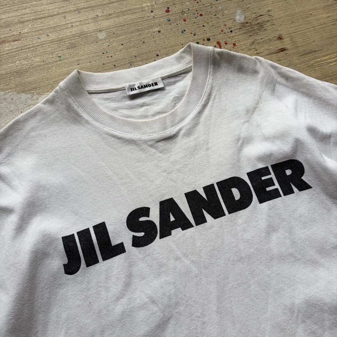 Jil Sander Boxy Logo T Shirt (Category: Tshirts & Polo Shirts ) located in Manila. Submitted by stablesource (Listing ID 1444760175, Image 2). Description: Jil Sander Boxy Logo T Shirt Size Small Dimension: 23.5 Width 26.5 Length Needwash Sign of Usage Kindly Check All Details Before Purchase🤝.