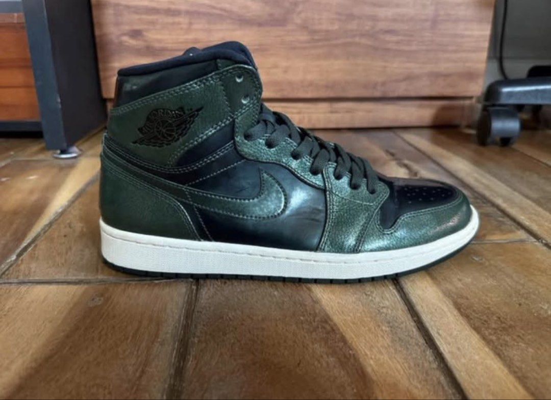 Jordan 1 Mid Grove Green (RARE PAIR) (Category: Sneakers) located in Las Pinas. Submitted by elijahdude (Listing ID 1444734206, Image 1). Description: Selling my RARE pair of 2016 Jordan 1 Grove Green. Mahirap na maghanap nito. - Selling for Php 6,000. - NO to LOWBALLERS - Size: 9 US. Lightly used, rubber outsole is like new and not worn down. Minimal creasing - Only issue: size tag fell off kasi luma na (see pics). No box, but box is just a regu