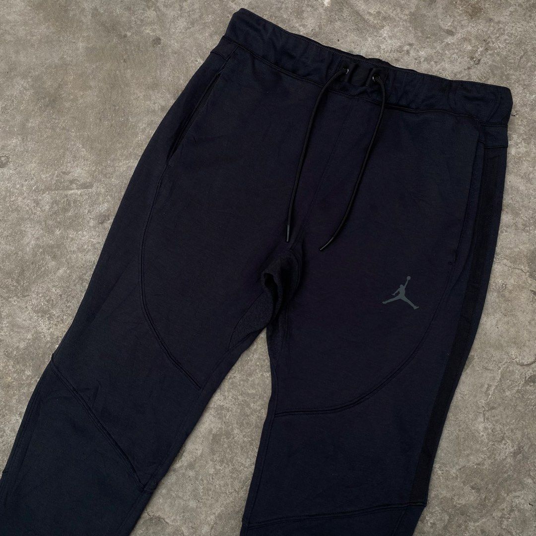 Jordan techfleece (Category: Joggers) located in Antipolo. Submitted by Thriftdrip_gang (Listing ID 1444683705, Image 3). Description: Jordan techfleece Size: Large, 32-38W 35L Color rate: 9/10 With sign of usage / removeble lints.