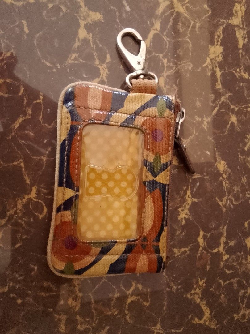Key-Per Fossil Wallet (Category: Luxury Bags & Wallets) located in Davao. Submitted by declutter-ecothings (Listing ID 1444695350, Image 2). Description: In good condition. Used with care. No issue.