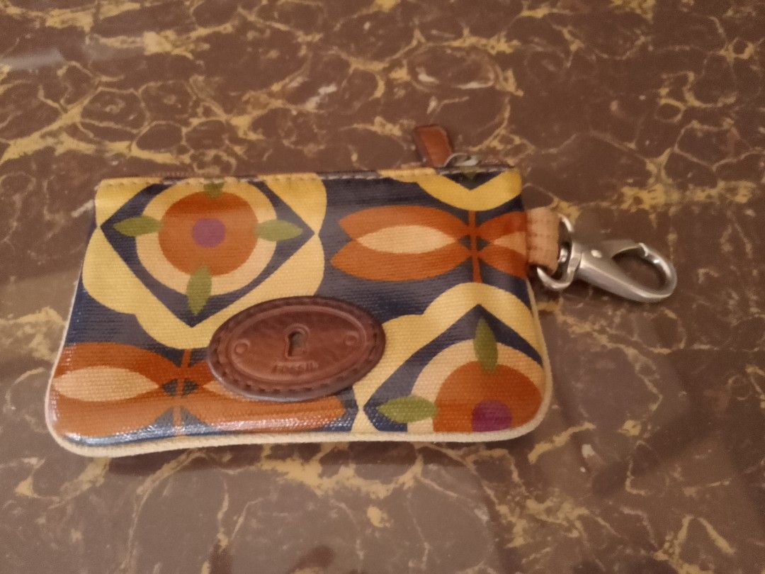 Key-Per Fossil Wallet (Category: Luxury Bags & Wallets) located in Davao. Submitted by declutter-ecothings (Listing ID 1444695350, Image 1). Description: In good condition. Used with care. No issue.