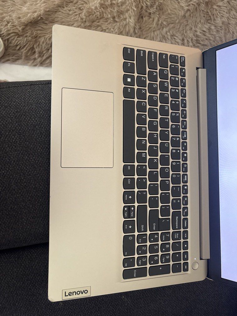 Laptop486524141207572481