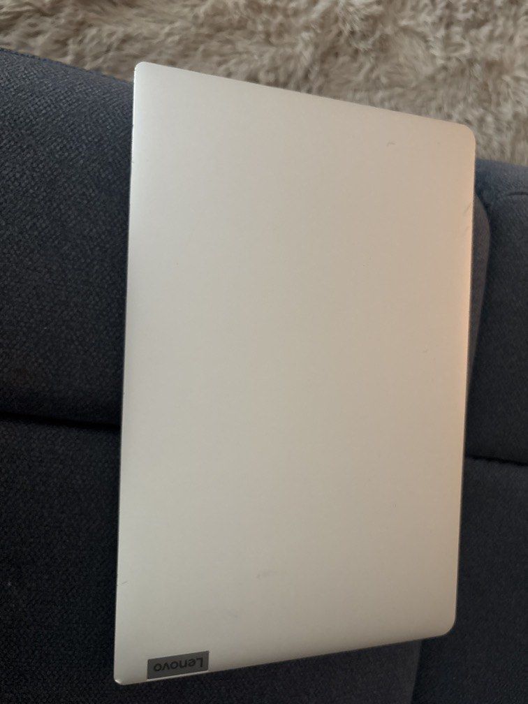 Laptop486524141207572480