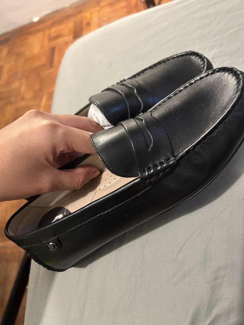 leather shoes for women (Category: Flats & Sandals) located in Quezon City. Submitted by amnc143 (Listing ID 1444836329, Image 2). Description: brand new, size 7 womens. Loafers/ school shoes.