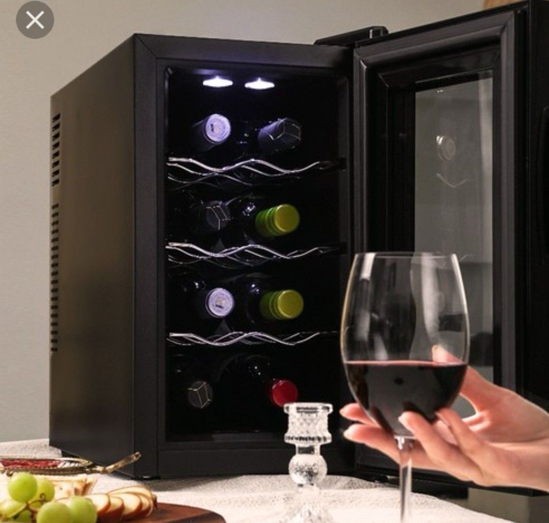 L'EQUIP Mini Wine Refrigerator Wine Cellar (8 bottles) (Category: Refrigerators and Freezers) located in Caloocan City. Submitted by charlie232a66 (Listing ID 1444747243, Image 2). Description: .