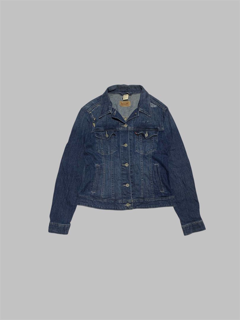 LEVI’S PATCHWORK DENIM JACKET (Category: Longsleeves) located in General Trias. Submitted by kyledeterala6969 (Listing ID 1444811907, Image 1). Description: Levi’s Denim No issue Like new Color rate - 10/10 Length - 23 Pit to pit - 19.