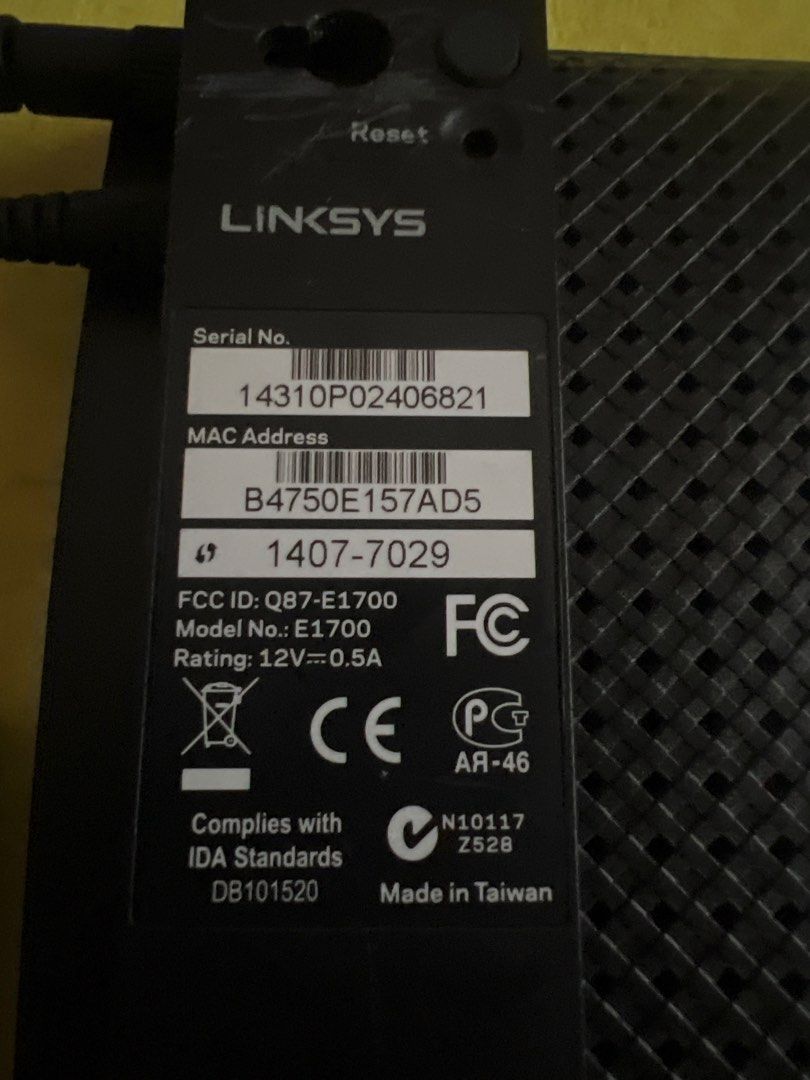 Linksys E1700 Router (Category: Networking) located in Las Pinas. Submitted by jerri44 (Listing ID 1444748295, Image 3). Description: .