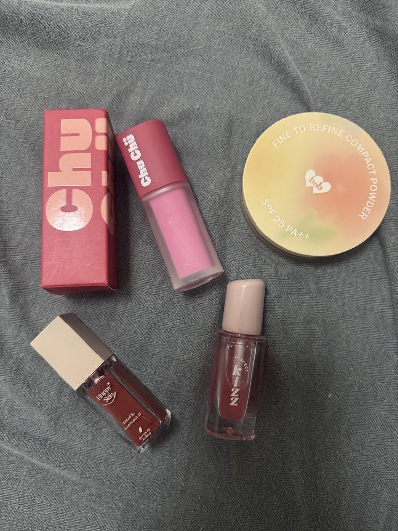 MAKEUP BUNDLE !!! (Category: Makeup) located in Balanga. Submitted by nsmrkii (Listing ID 1444840195, Image 1). Description: .