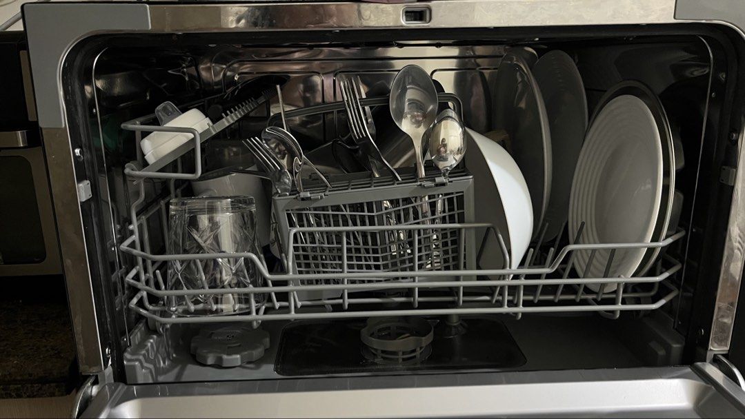 Maximus Tabletop Dishwasher (Black) MAX-002B (Category: Dishwasher) located in Quezon City. Submitted by jceleraie05355 (Listing ID 1444686802, Image 2). Description: RFS: downsizing. Perfectly working and it’s been super useful for us but we’re in a smaller place now and need some funds. Bought just last year. - Easy to set up! I-plug lang sa faucet - May plastic pa yung screen haha - Maximus MAX-002B tabletop dishwasher in sleek black. - Compac