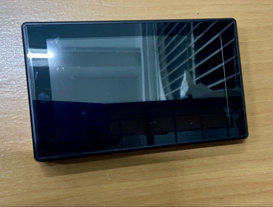 Monitor (Category: Monitor Screens) located in Singapore. Submitted by sweet2001 (Listing ID 1444811992, Image 1). Description: .