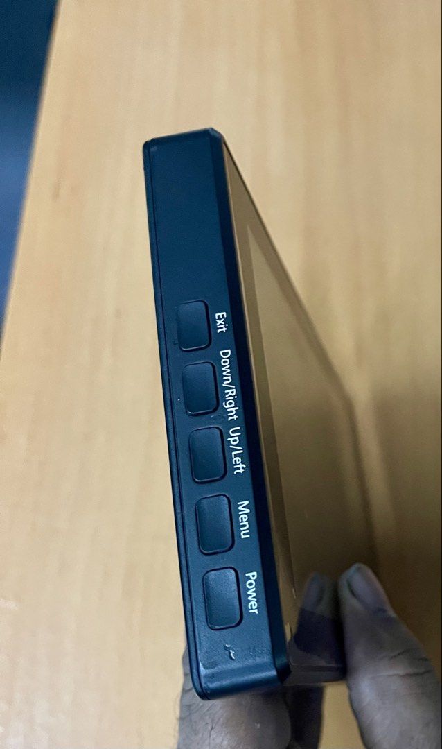 Monitor (Category: Monitor Screens) located in Singapore. Submitted by sweet2001 (Listing ID 1444811992, Image 3). Description: .