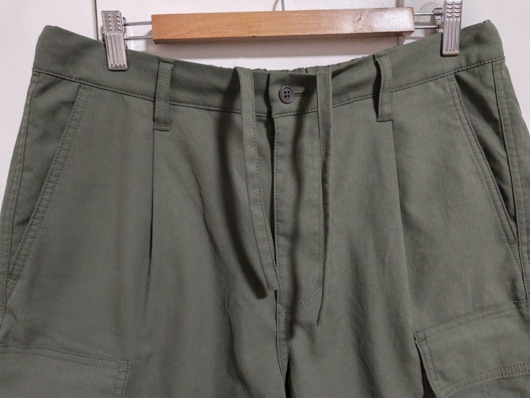 Muji cargo shorts in green (Category: Shorts) located in Taguig. Submitted by nextflip (Listing ID 1444775286, Image 2). Description: like new no issue w36 x L22 leg opening 11 uniqlo zara h&m mango banana republic cos.