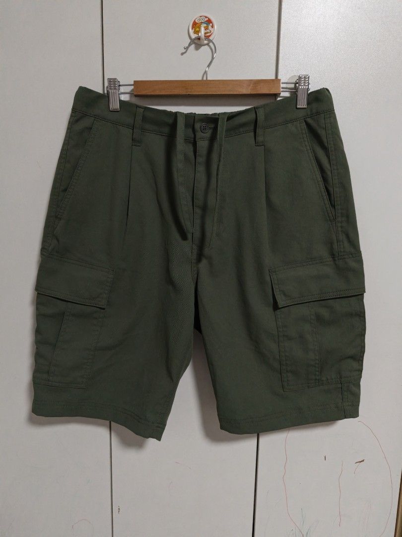 Muji cargo shorts in green (Category: Shorts) located in Taguig. Submitted by nextflip (Listing ID 1444775286, Image 1). Description: like new no issue w36 x L22 leg opening 11 uniqlo zara h&m mango banana republic cos.