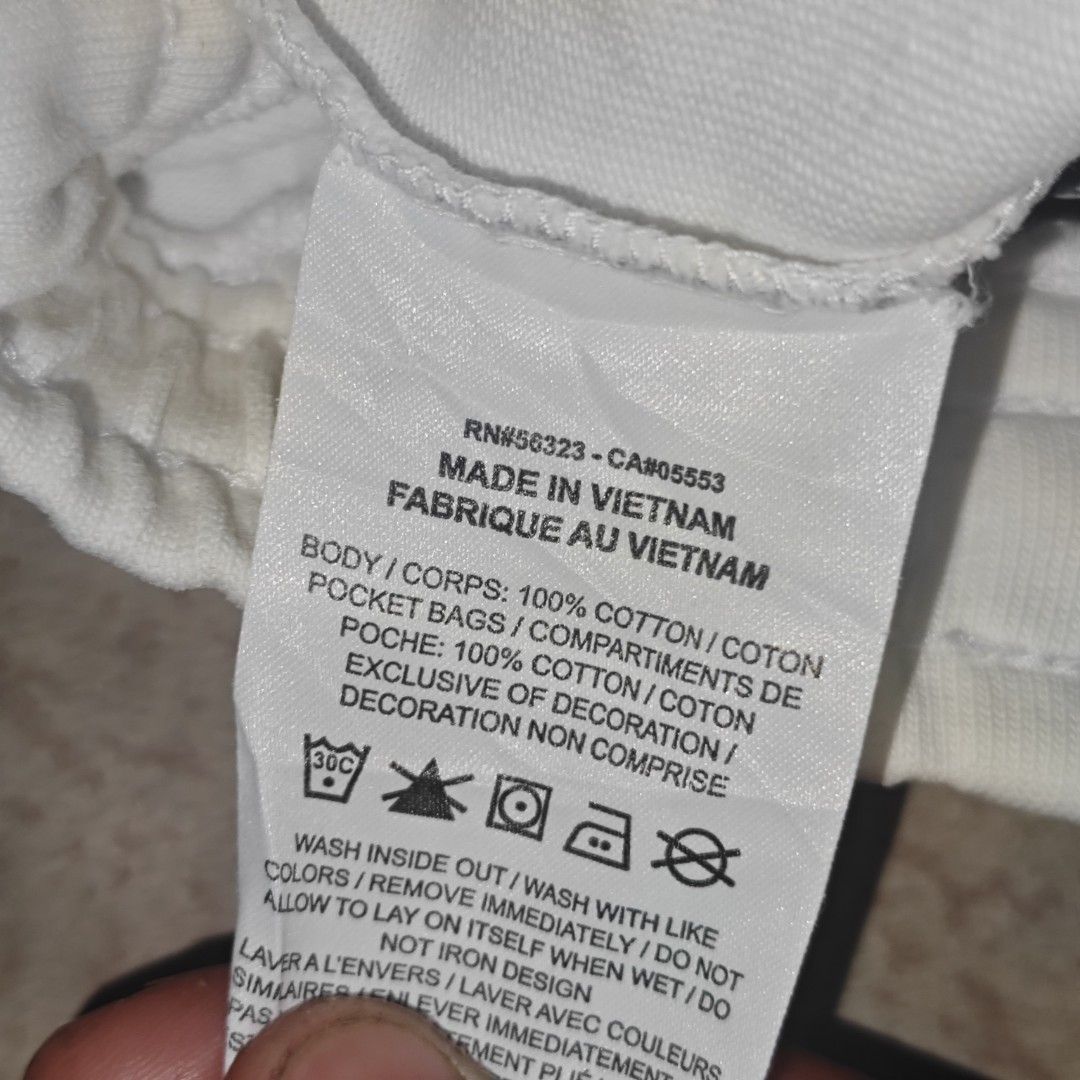Nike Sportswear White Shorts (Category: Shorts) located in Tanay. Submitted by polothriftedit (Listing ID 1444729479, Image 3). Description: No issue Excellent condition Color rate: 10/10 No loose stitches, no distressing xs on tag dimes: waist: 24"-28" total length: 14.5" leg opening: 11" [ pwede tumawad kahit walang kasalanan ] no return, no exchange, no refund.