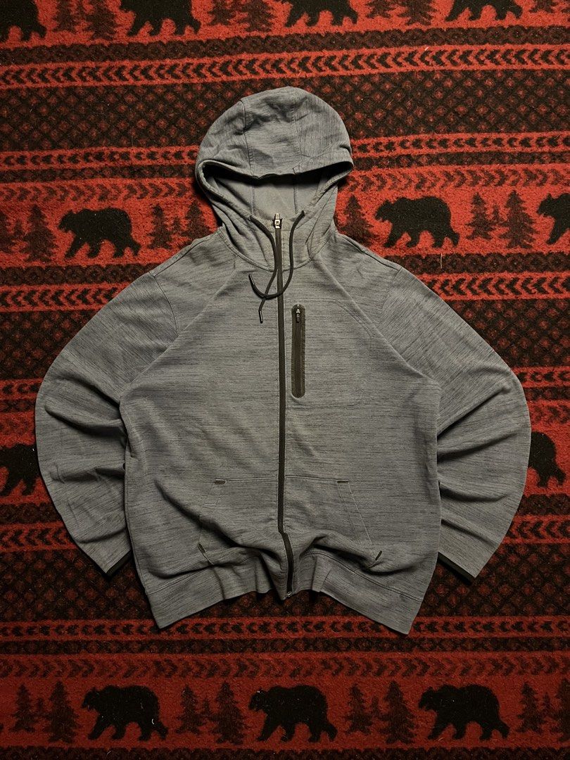 OLD NAVY ACTIVEWEAR | Hoodie (Category: Activewear) located in Manila. Submitted by pgarments (Listing ID 1444855117, Image 2). Description: Size:XL” Width:22” Length:29” Material Quality:cotton Issue:none Condition:good as new Model:5’7.