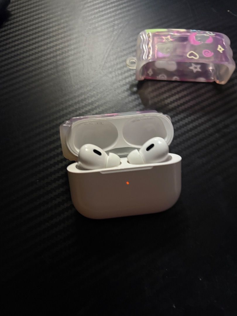 Original Apple Airpods Pro (Category: Earphones) located in Quezon City. Submitted by rarecat-4b96 (Listing ID 1444853109, Image 1). Description: -free case : White protective case with hearts and stars design - no box - Charging port visible - with apply care - rfs: dont use it anymore.