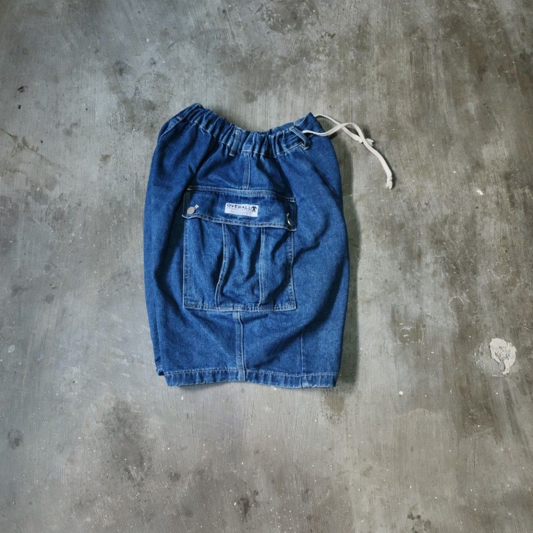 OVERALL BAGGY HARD DENIM SHORT (Category: Shorts) located in Cavite. Submitted by turthrift (Listing ID 1444702879, Image 3). Description: Size: 32 to 34 Length: 21 Leg opening: 15 Hem: 13.