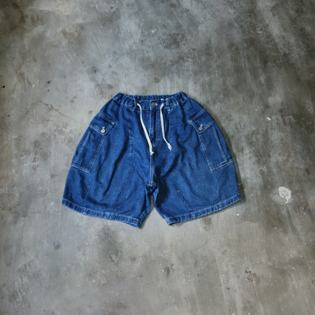 OVERALL BAGGY HARD DENIM SHORT (Category: Shorts) located in Cavite. Submitted by turthrift (Listing ID 1444702879, Image 1). Description: Size: 32 to 34 Length: 21 Leg opening: 15 Hem: 13.