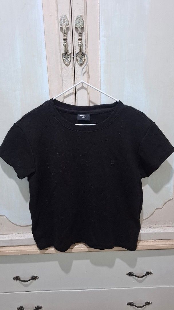 Penshoppe Black XL Shirt (Category: Shirts) located in Balanga. Submitted by 4ralollipop (Listing ID 1444697726, Image 1). Description: PENSHOPPE BLACK XL TSHIRT - Only for 200 pesos - Like new condition, no issue - Length 21" width 18" Cash, Meetup SSS Balanga malapit sa provincial. PM if interested..