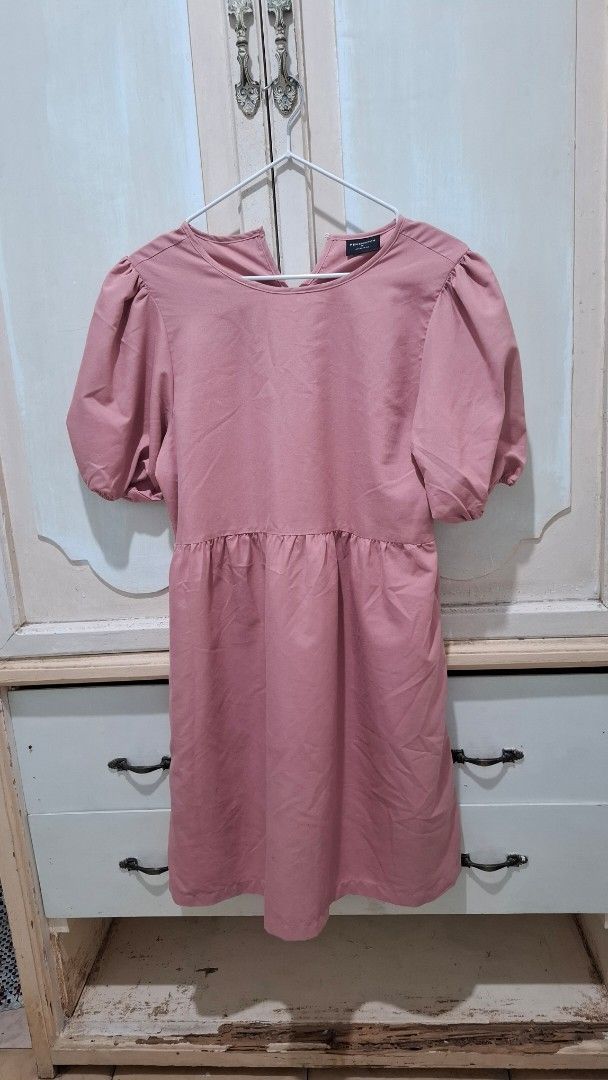 Penshoppe Pink Medium Dress (Category: Dresses) located in Balanga. Submitted by 4ralollipop (Listing ID 1444692533, Image 1). Description: PENSHOPPE PINK MEDIUM DRESS - Only for 300 pesos - Like new condition, no issue - Dress length 34" width 18" Cash, Meetup SSS Balanga malapit sa provincial. PM if interested..
