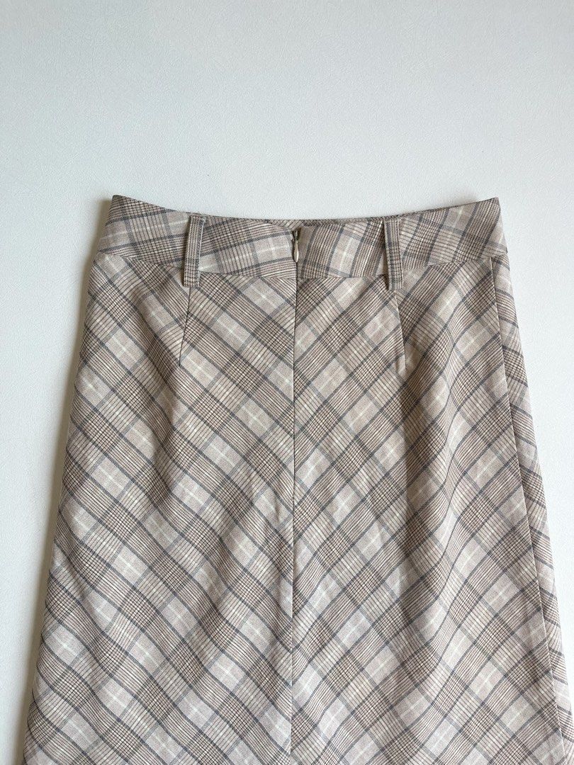 Plaid Skirt (Category: Skirts) located in Bayombong. Submitted by whimsystuff (Listing ID 1444804806, Image 3). Description: Plaid Maxi Skirt W: 26” (worn high waist) L: 31” condition: as new .